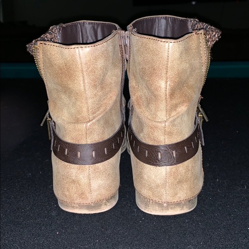 Boots - Picture 3 of 4